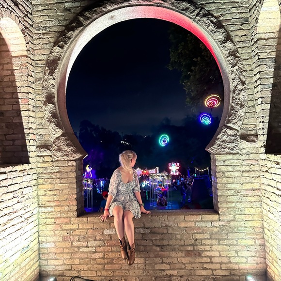 Meet your Posher, Olivia - Picture 5 of 6